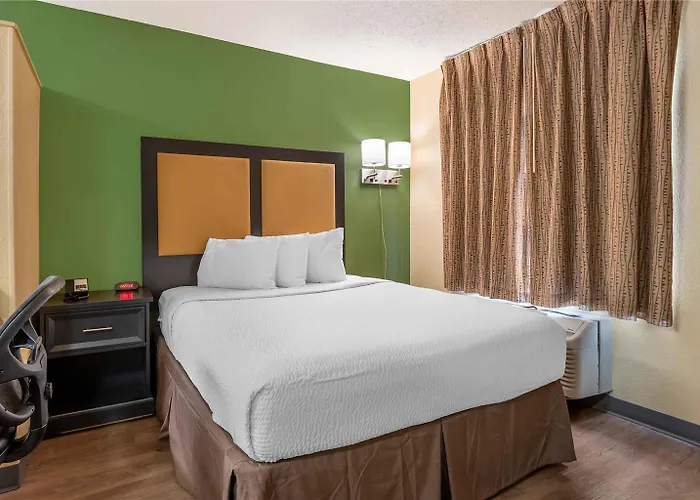 Extended America Select - Chicago - Lombard - Oakbrook Hotel 2*