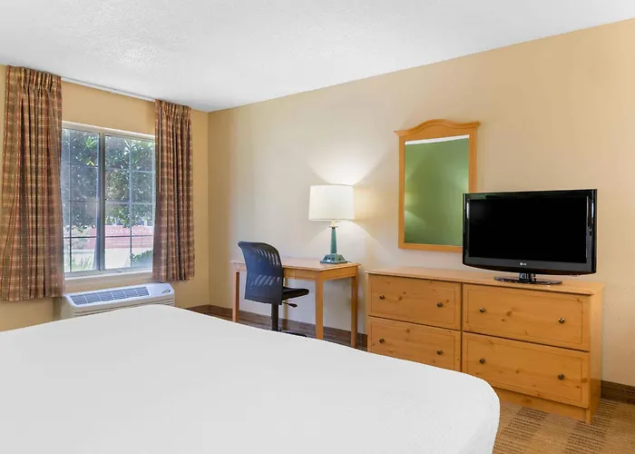 Extended America Select - Chicago - Lombard - Oakbrook Hotel 2*