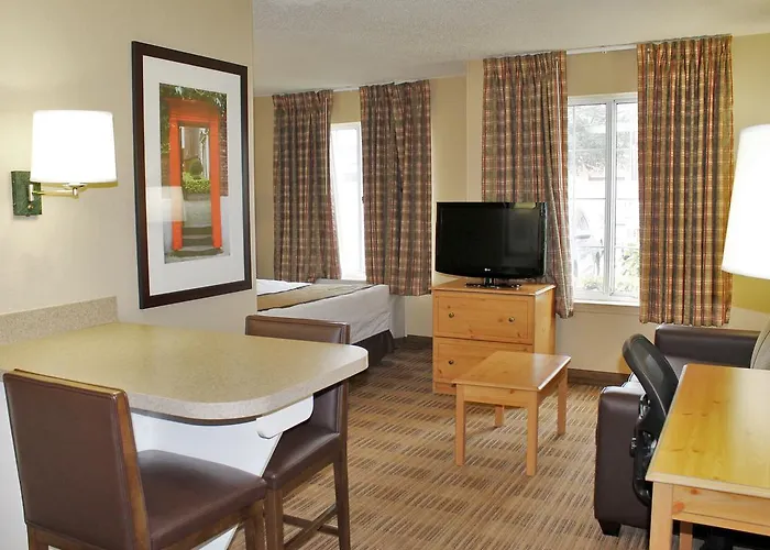 Extended America Select - Chicago - Lombard - Oakbrook Hotel 2*